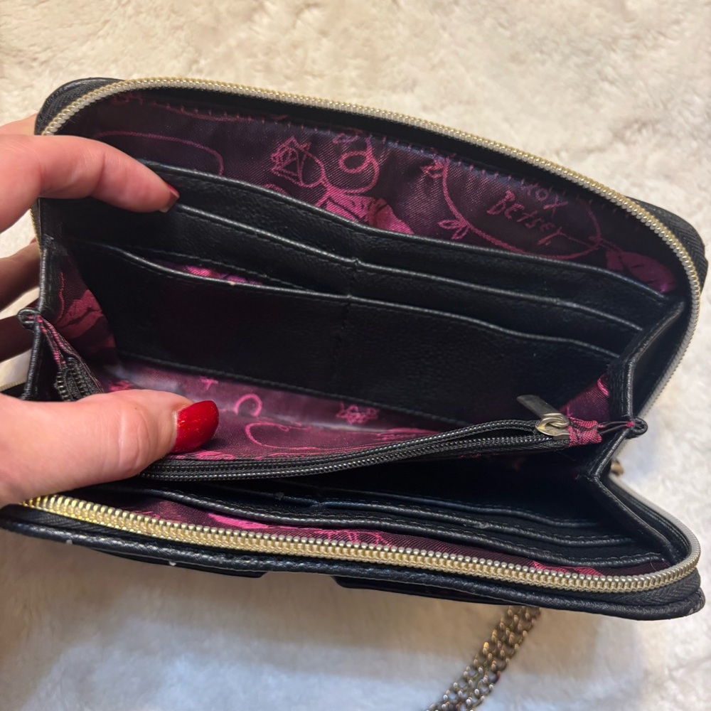 Betsey Johnson Wallet Black Cream Striped Wristlet Faux Leather Ziparound FLAWS - Picture 14 of 16